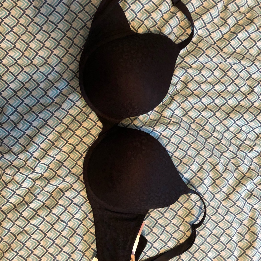 Black vs bra